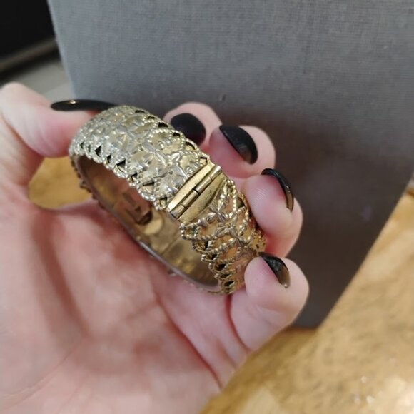 Openable bangle bracelet - Picture 3 of 7